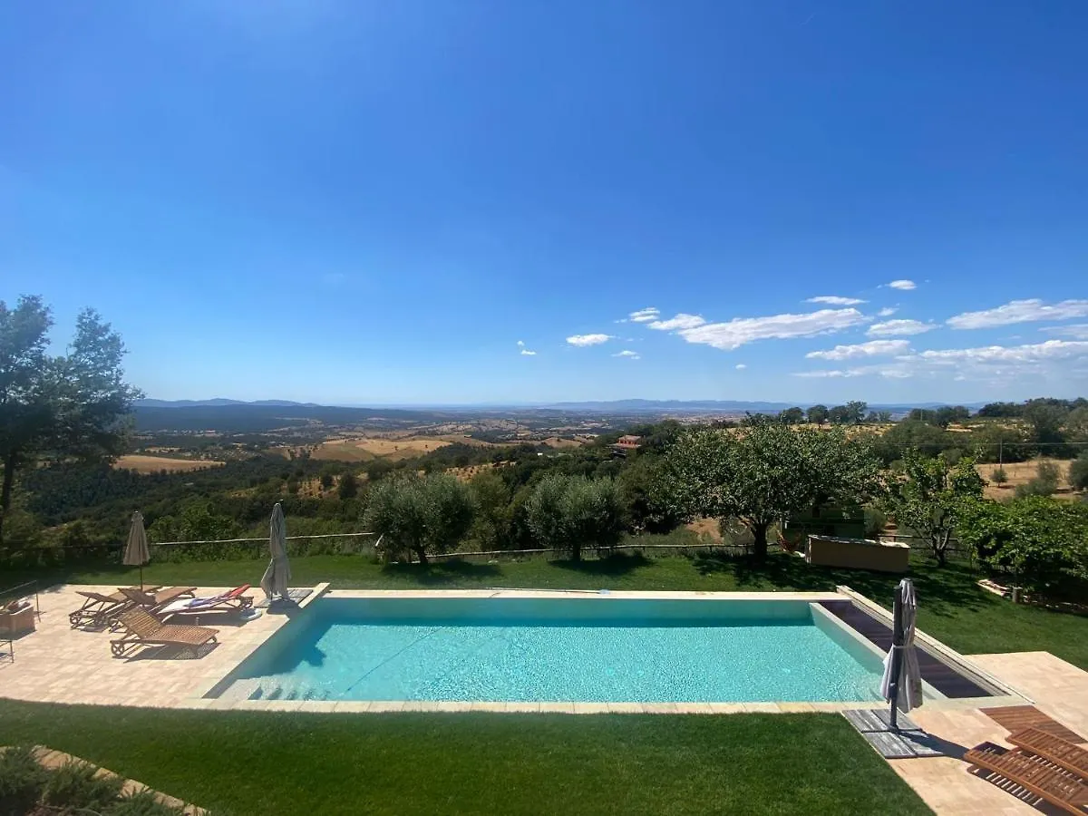 Villa Torricelle: Tuscan Retreat with Infinity Pool and Sea View Pancole