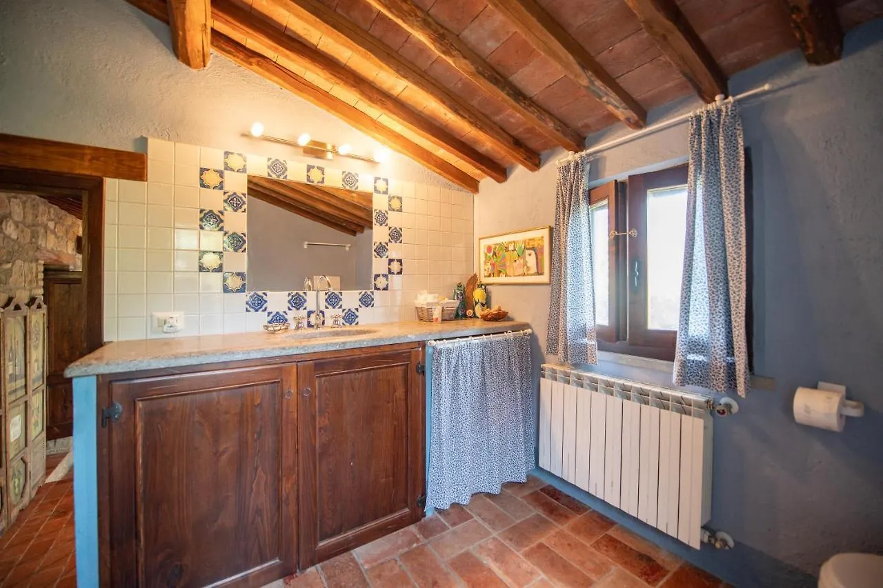 Villa Torricelle: Tuscan Retreat with Infinity Pool and Sea View Pancole
