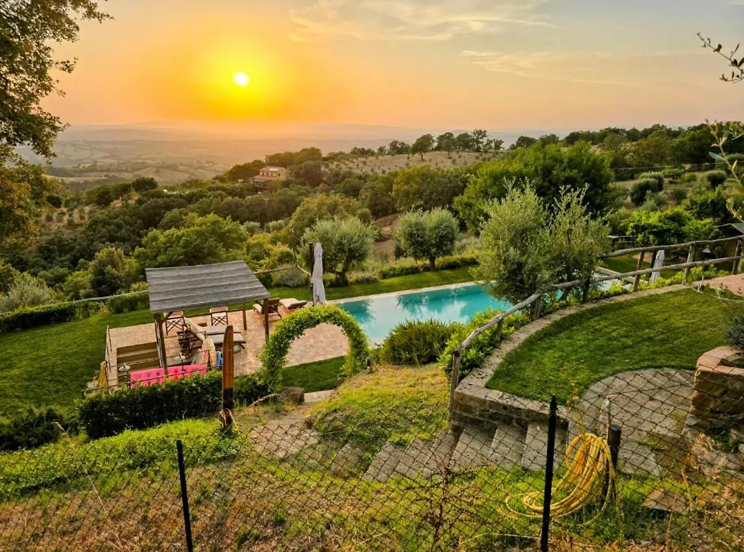 Villa Torricelle: Tuscan Retreat with Infinity Pool and Sea View Pancole
