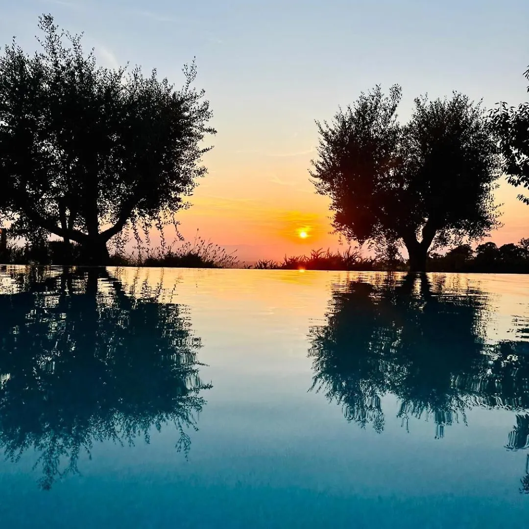 Villa Torricelle: Tuscan Retreat with Infinity Pool and Sea View Pancole