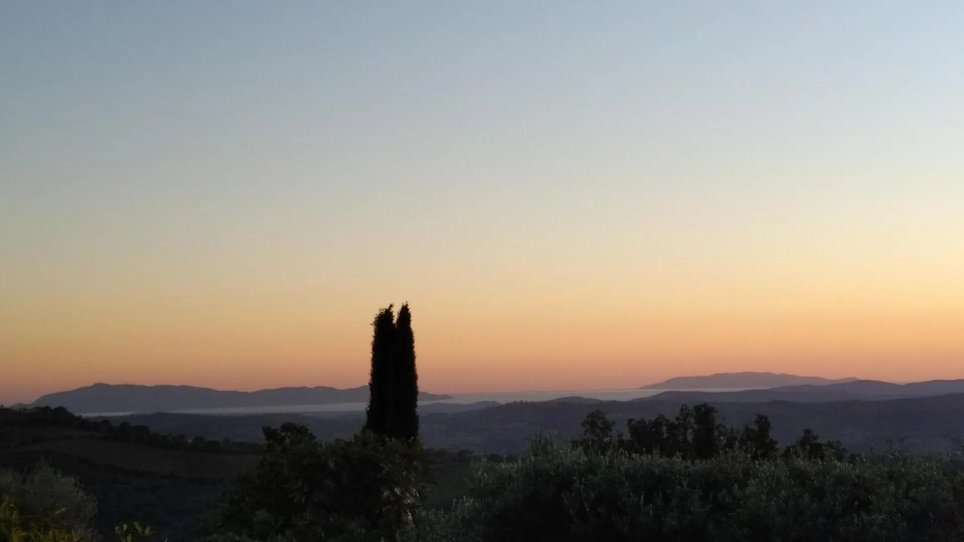 Villa Torricelle: Tuscan Retreat with Infinity Pool and Sea View Pancole