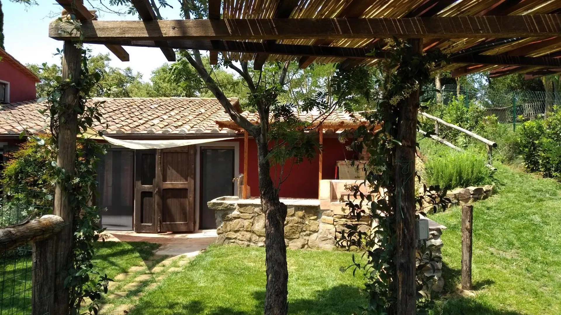 Villa Torricelle: Tuscan Retreat with Infinity Pool and Sea View Pancole