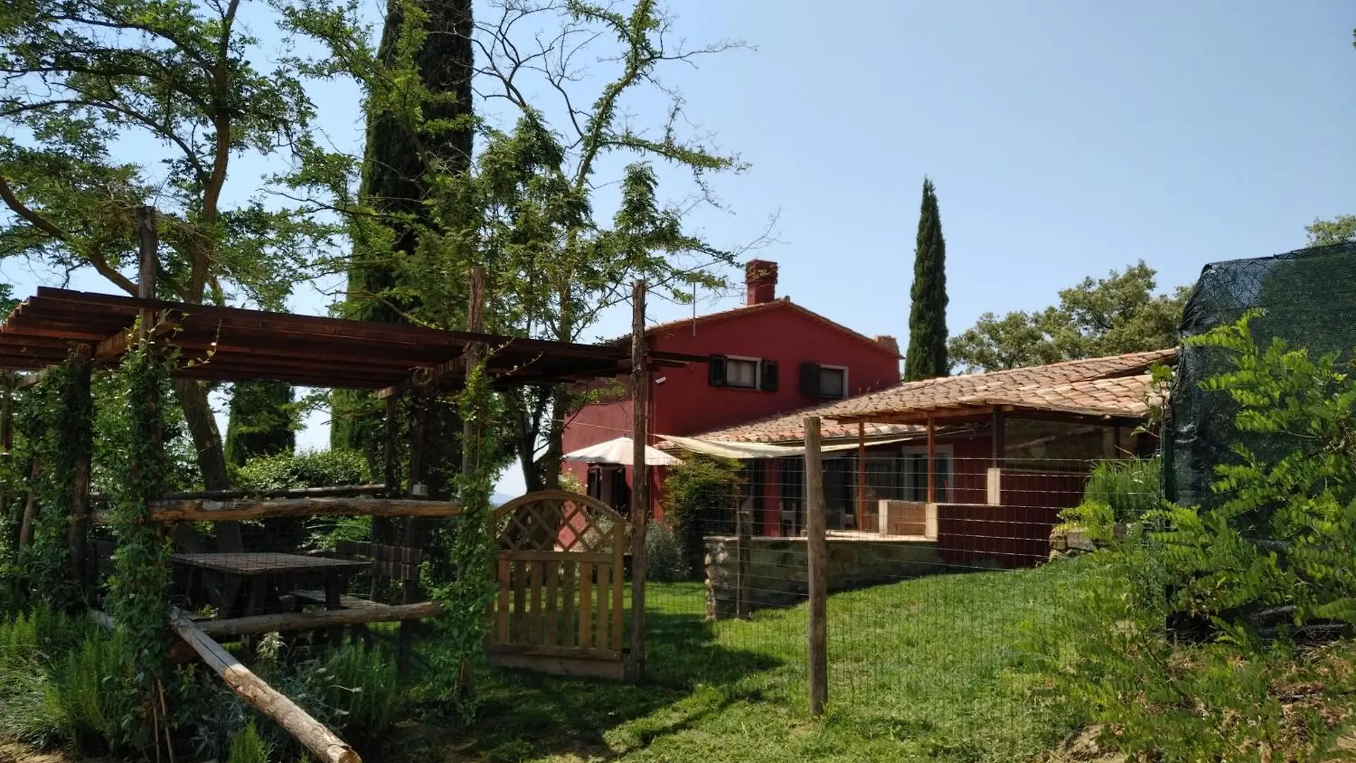 Villa Torricelle: Tuscan Retreat with Infinity Pool and Sea View Pancole