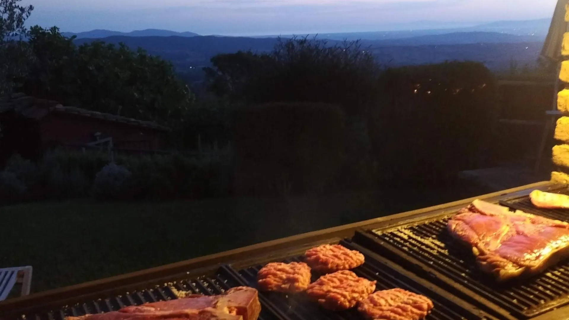Villa Torricelle: Tuscan Retreat with Infinity Pool and Sea View Pancole