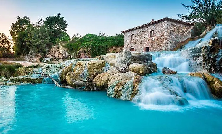 Villa Torricelle: Tuscan Retreat with Infinity Pool and Sea View Pancole